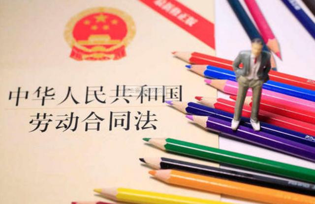 2019年劳动法规定,农民工自动辞职,也能获得高额赔偿了!