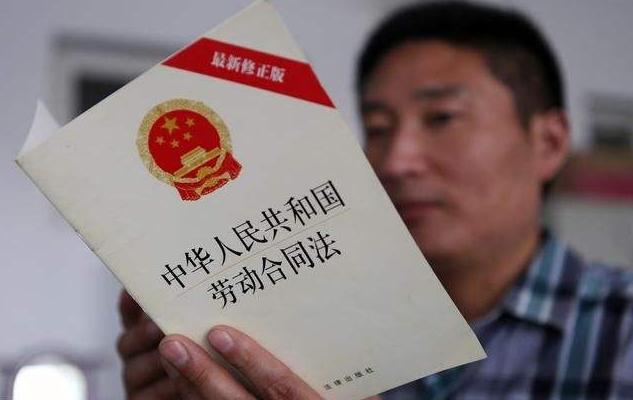 2019年劳动法规定,农民工自动辞职,也能获得高额赔偿了!